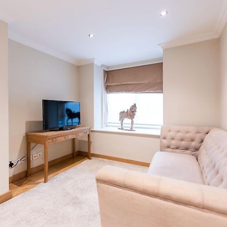 Luxury 6 Bedroom House In Southwick Street London Exterior foto